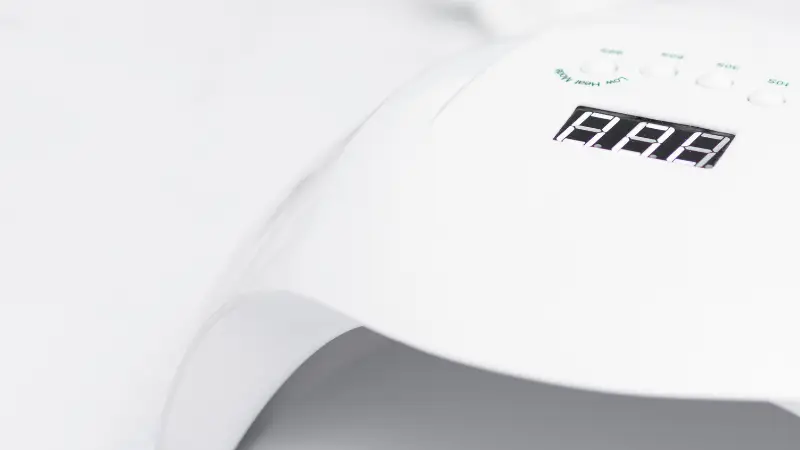 Lámpara UV/LED: potencia y tiempos correctos de curado